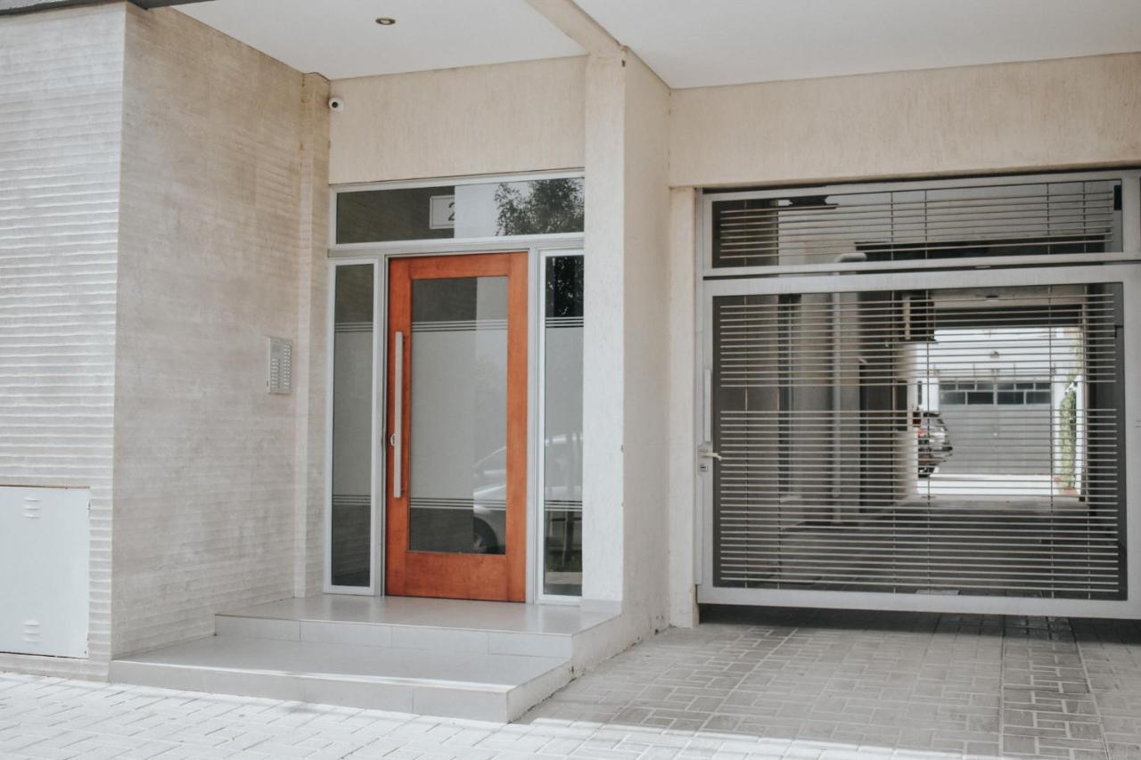 Uruguay 27 - Cochera Disponible A Requerir Bahia Blanca Exterior photo